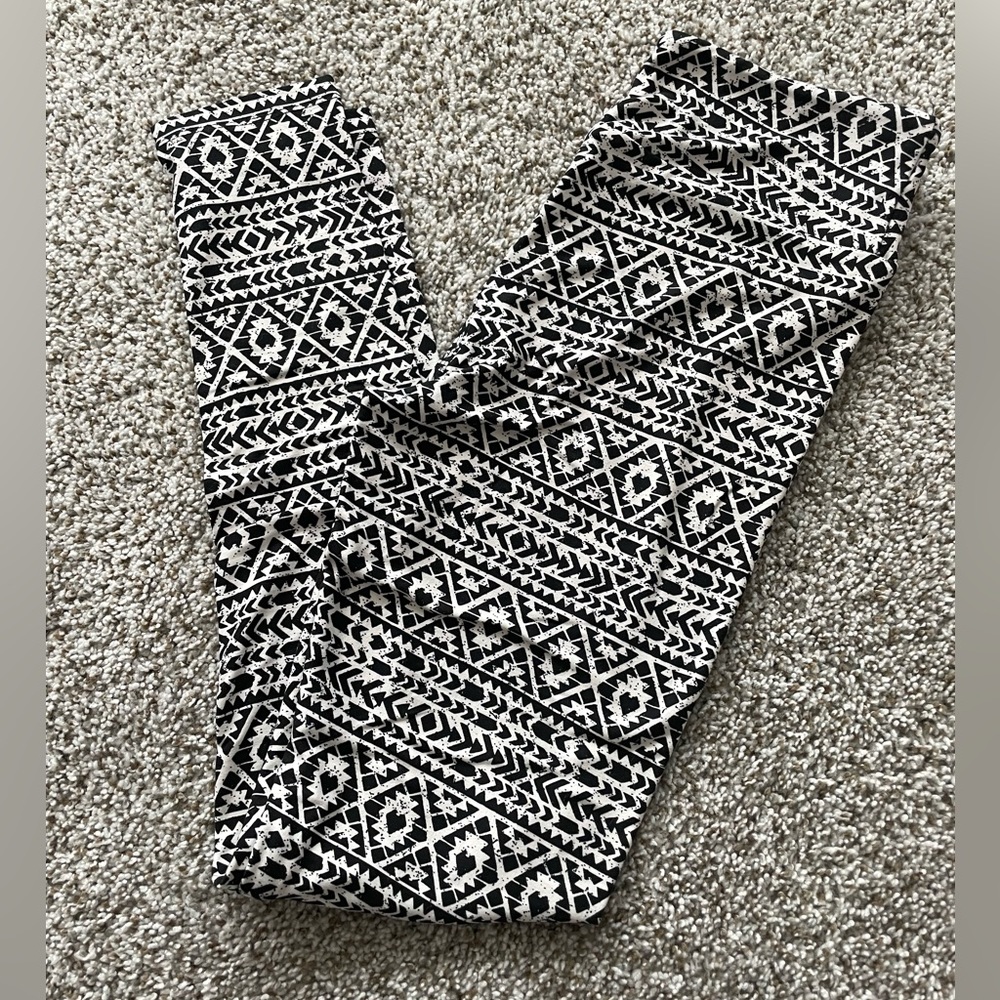 NWOT OS black and white LuLaRoe Leggings